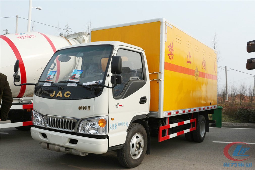 凯时优质运营商江淮帅铃爆破器材运输车侧面图