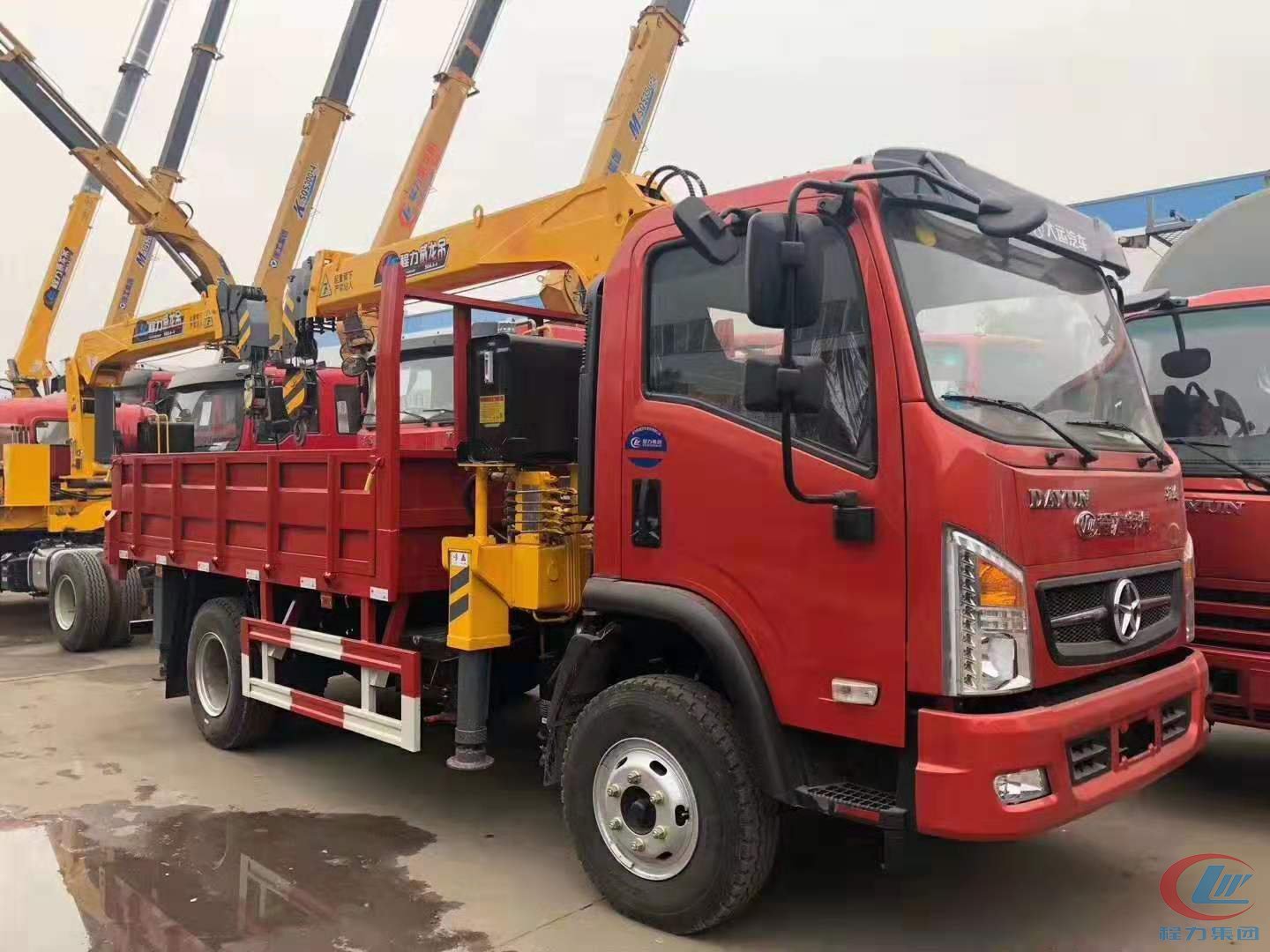 湖北凯时优质运营商大运5吨随车吊高清图