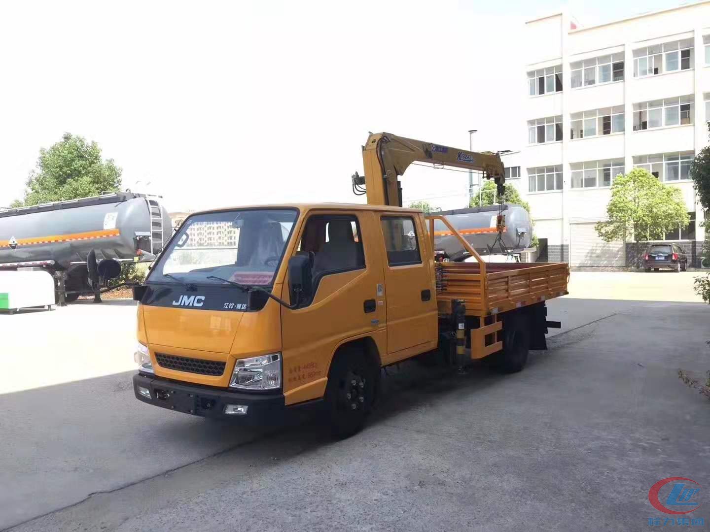 湖北凯时优质运营商江铃蓝牌2吨随车吊高清图