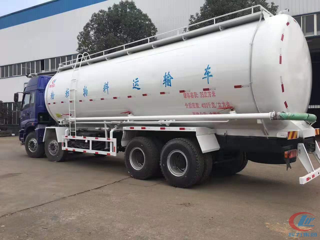 凯时优质运营商福田欧曼前四后八35方粉粒物料运输车