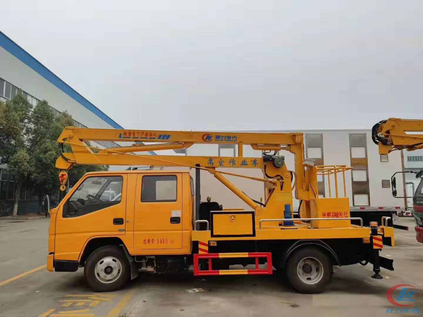 湖北凯时优质运营商江铃12米高空作业车侧面图