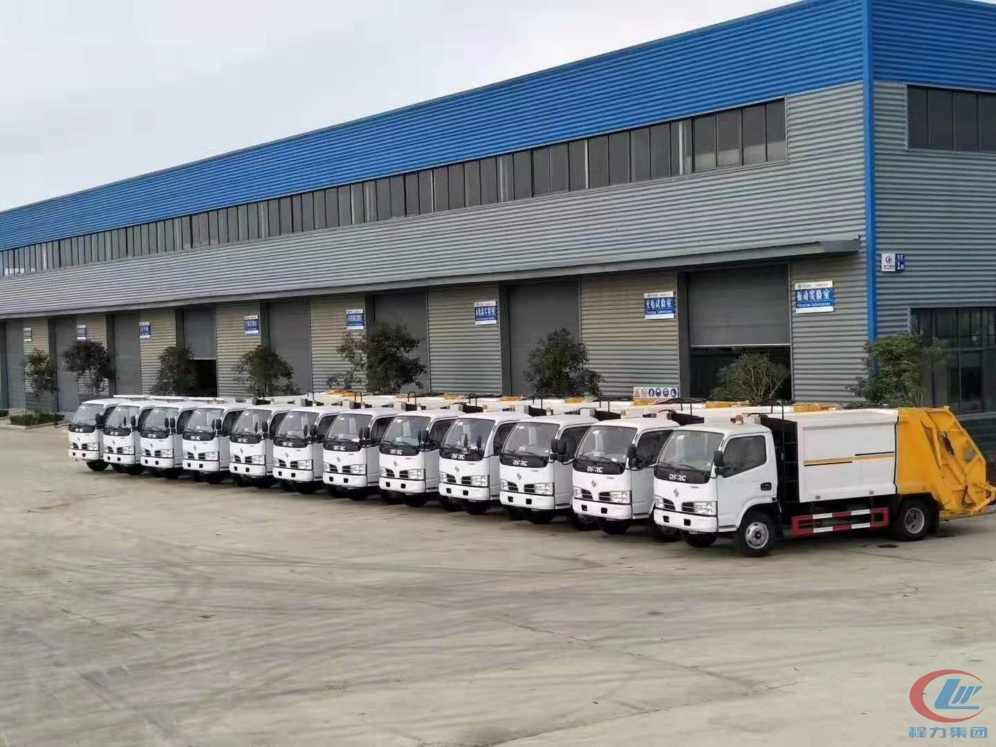 凯时优质运营商汽车出口中东地区压缩垃圾车项目展示