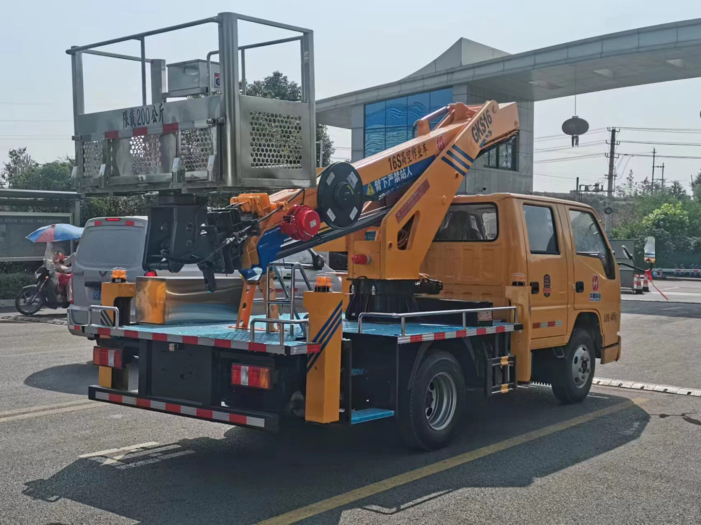 凯时优质运营商集团蓝牌双排驾驶室伸缩臂高空作业车