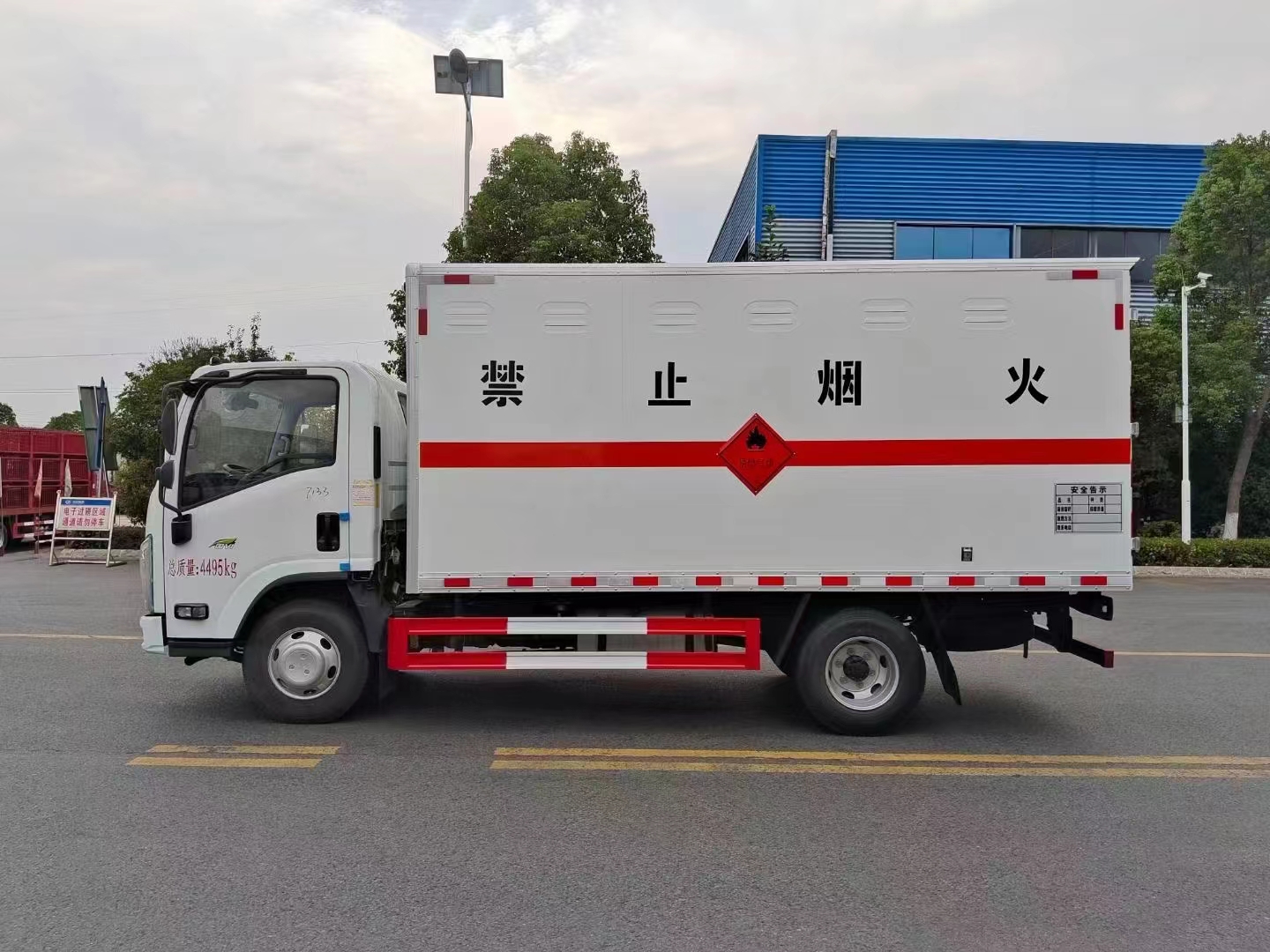 凯时优质运营商集团专用车系列五十铃爆破器材运输车